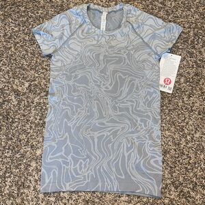 Lululemon running shirt